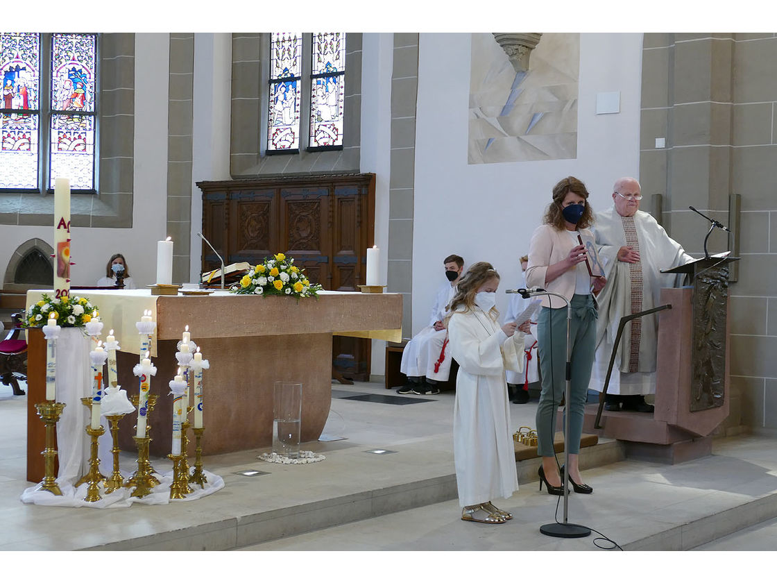 Feier der 1. Heiligen Kommunion in Sankt Crescentius (Foto: Karl-Franz Thiede)